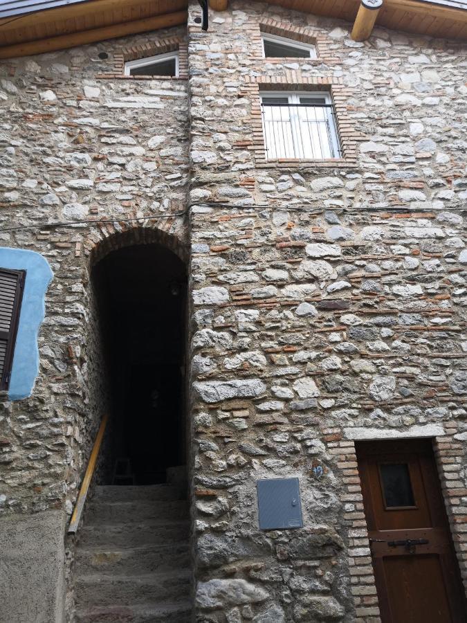 Casa Nel Borgo - Il Picchio Apartment Tremosine Exterior photo